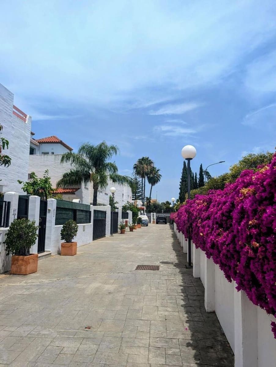 3 makuuhuone Omakotitalo vuokrattavana paikassa Marbella mukana 
autotalli - 3 500 € (Ref: 9953639)