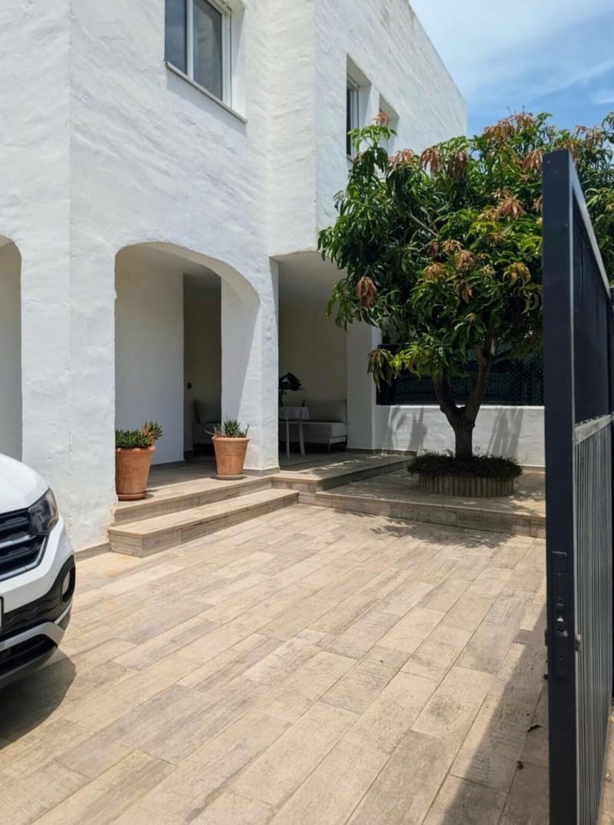 3 makuuhuone Omakotitalo vuokrattavana paikassa Marbella mukana 
autotalli - 3 500 € (Ref: 9953639)