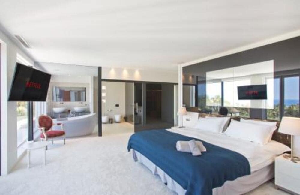 6 bedroom Villa for rent in Marbella with pool garage - € 15,000 (Ref: 9956703)
