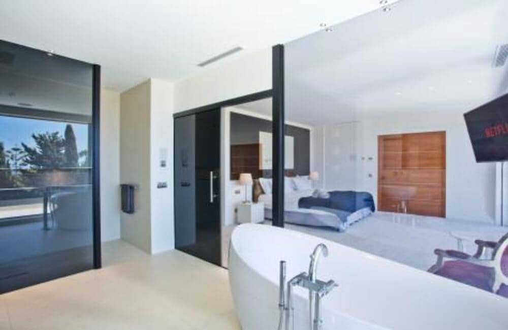 6 bedroom Villa for rent in Marbella with pool garage - € 15,000 (Ref: 9956703)