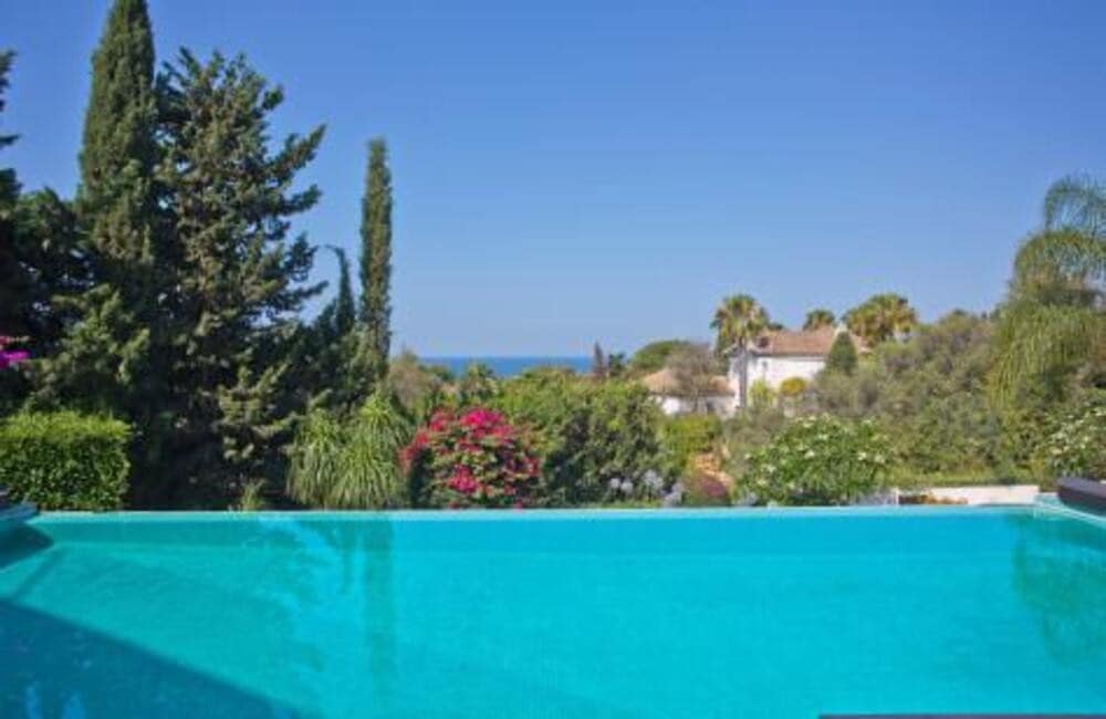 6 bedroom Villa for rent in Marbella with pool garage - € 15,000 (Ref: 9956703)
