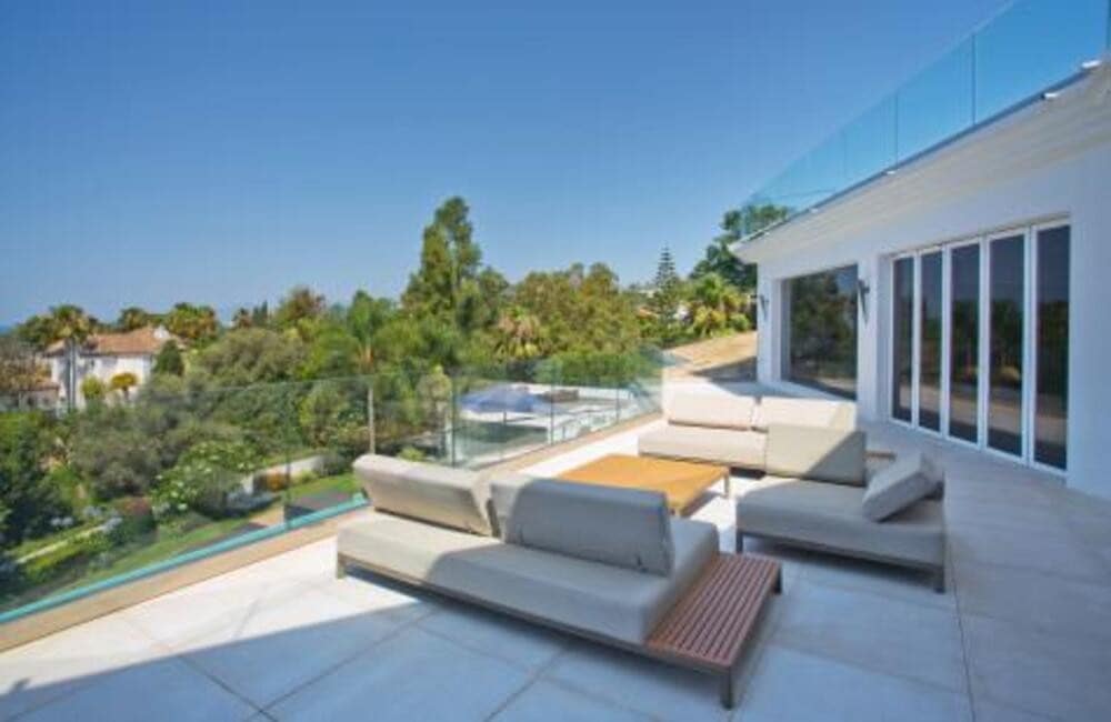 6 bedroom Villa for rent in Marbella with pool garage - € 15,000 (Ref: 9956703)