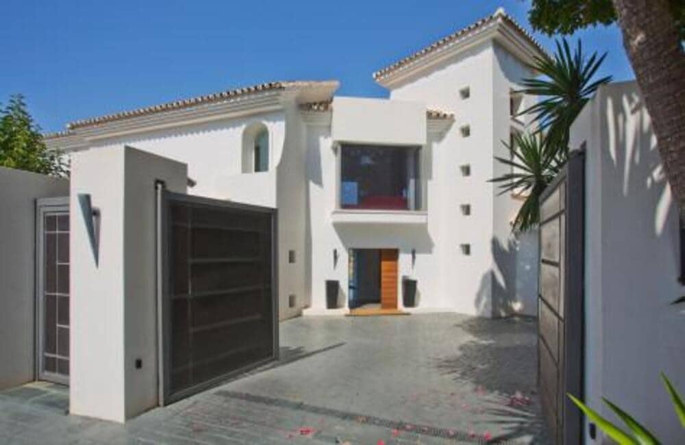 6 bedroom Villa for rent in Marbella with pool garage - € 15,000 (Ref: 9956703)