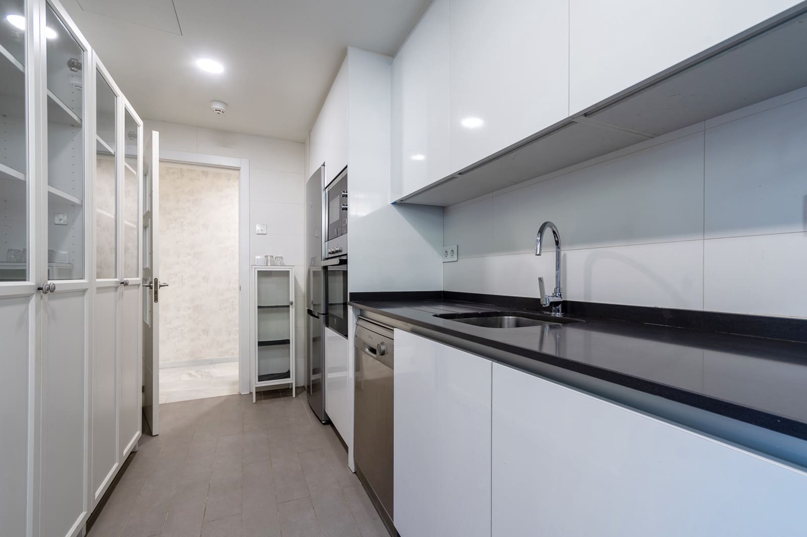 2 soveværelse Lejlighed til leje i Marbella med swimmingpool garage - € 2.300 (Ref: 9959026)