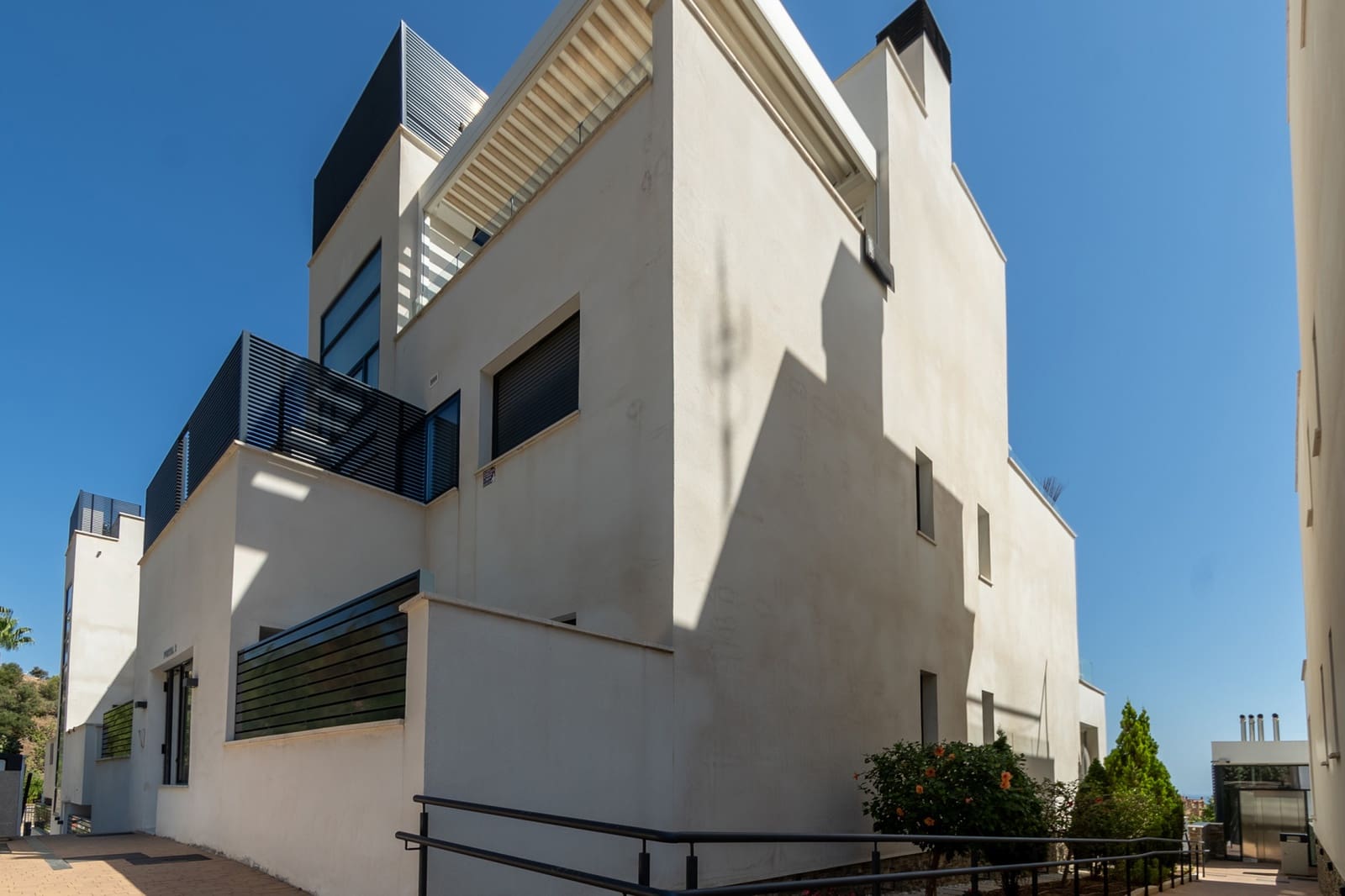 2 soveværelse Lejlighed til leje i Marbella med swimmingpool garage - € 2.300 (Ref: 9959026)