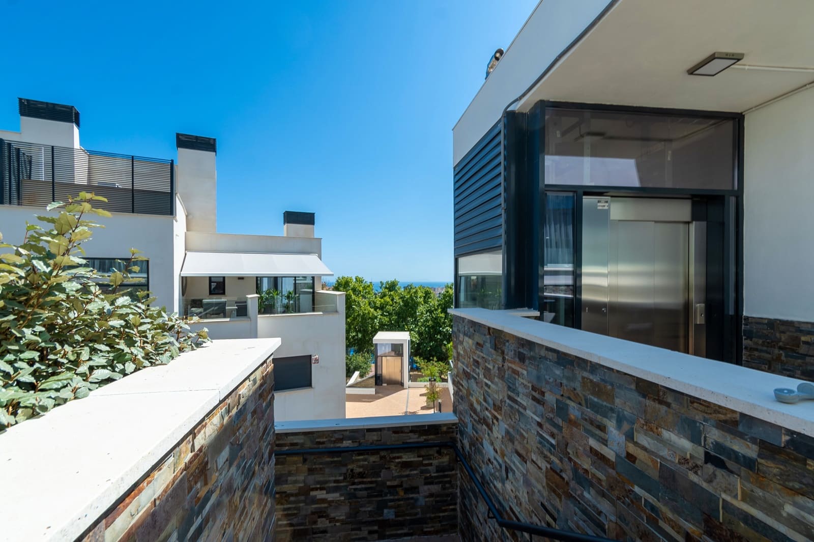 2 soveværelse Lejlighed til leje i Marbella med swimmingpool garage - € 2.300 (Ref: 9959026)