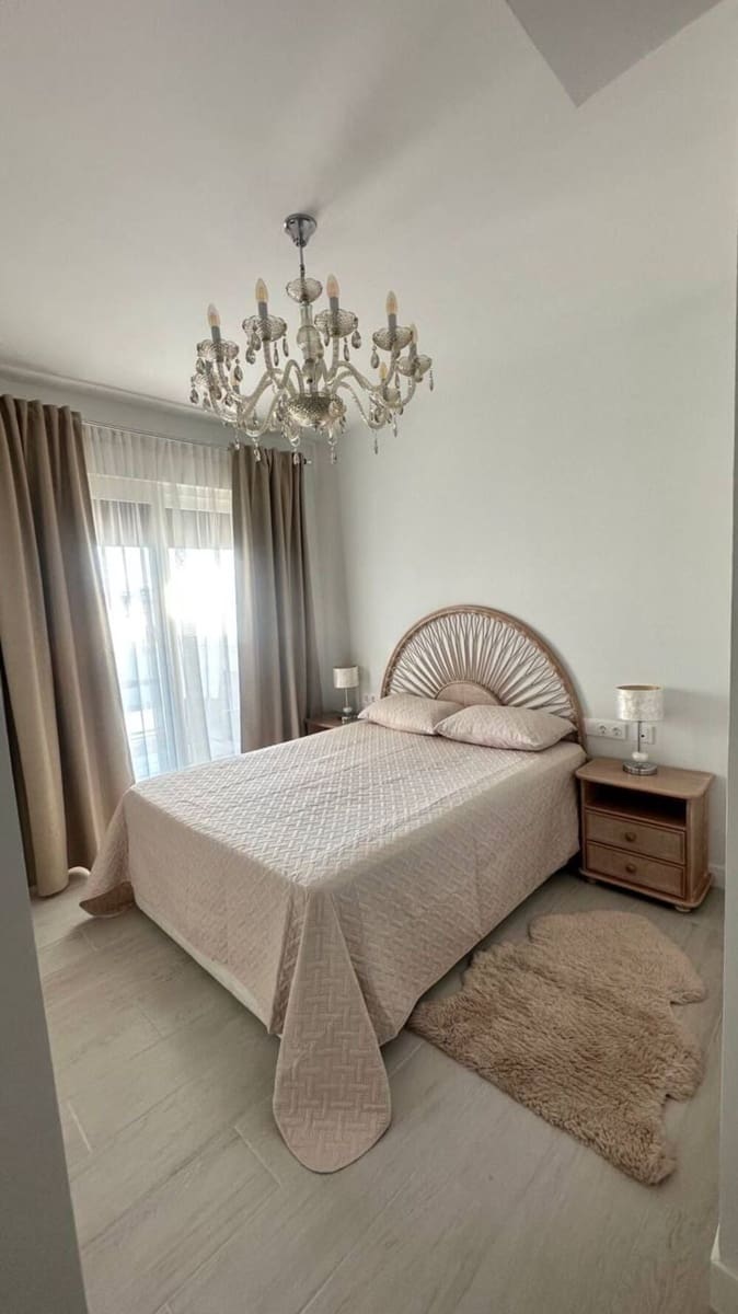3 soverom Leilighet til leie i Estepona med garasje - € 2 200 (Ref: 9959027)