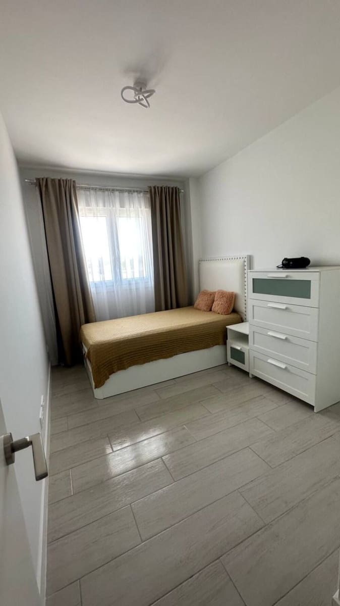 3 soverom Leilighet til leie i Estepona med garasje - € 2 200 (Ref: 9959027)