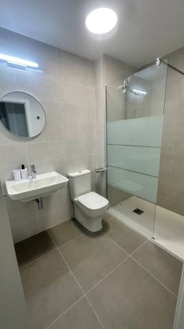3 soverom Leilighet til leie i Zona Calvario, Estepona med garasje - € 2 200 (Ref: 9959027)