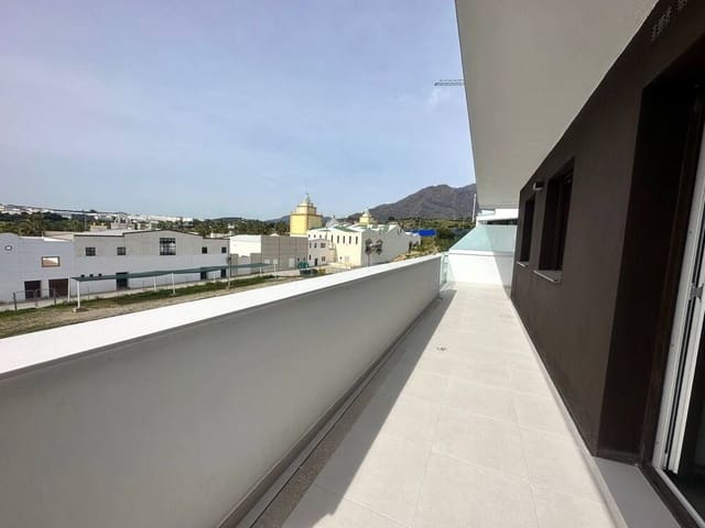3 soverom Leilighet til leie i Zona Calvario, Estepona med garasje - € 2 200 (Ref: 9959027)
