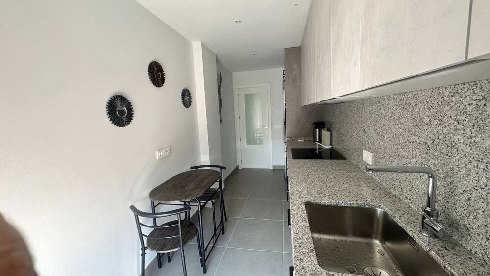 3 soverom Leilighet til leie i Estepona med garasje - € 2 200 (Ref: 9959027)