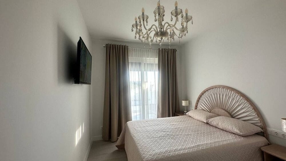 3 soverom Leilighet til leie i Estepona med garasje - € 2 200 (Ref: 9959027)