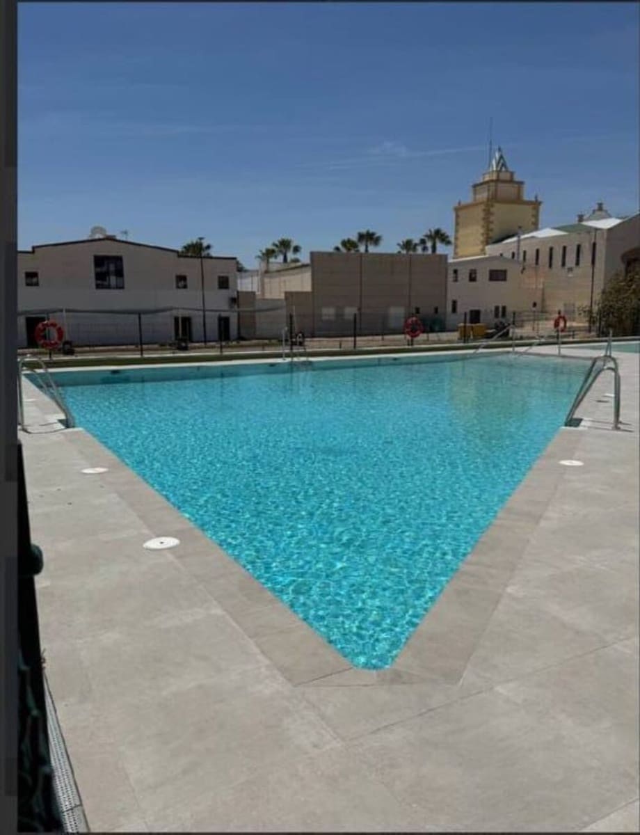 3 soverom Leilighet til leie i Estepona med garasje - € 2 200 (Ref: 9959027)