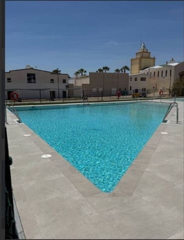 3 soverom Leilighet til leie i Zona Calvario, Estepona med garasje - € 2 200 (Ref: 9959027)