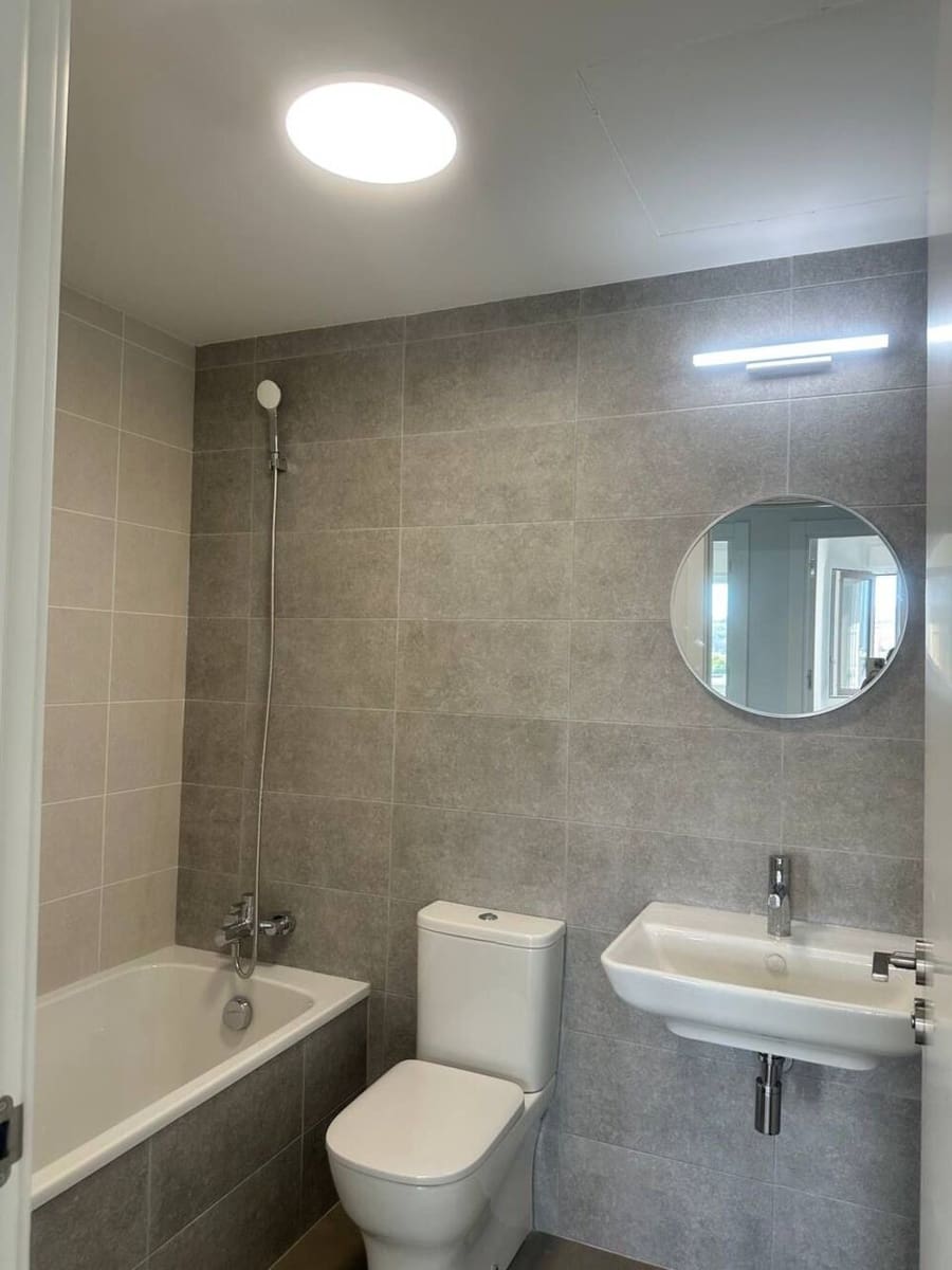 3 soverom Leilighet til leie i Estepona med garasje - € 2 200 (Ref: 9959027)