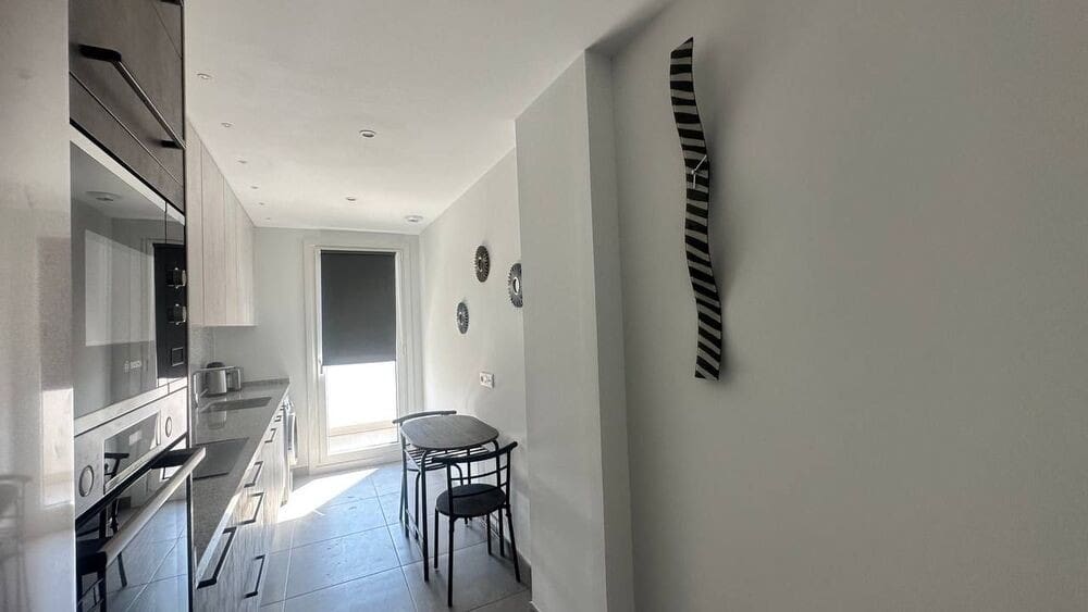 3 soverom Leilighet til leie i Estepona med garasje - € 2 200 (Ref: 9959027)