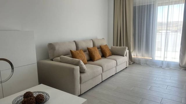 3 soverom Leilighet til leie i Zona Calvario, Estepona med garasje - € 2 200 (Ref: 9959027)