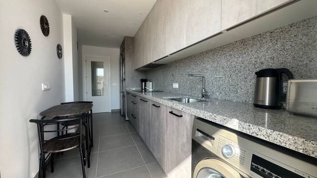 3 soverom Leilighet til leie i Zona Calvario, Estepona med garasje - € 2 200 (Ref: 9959027)