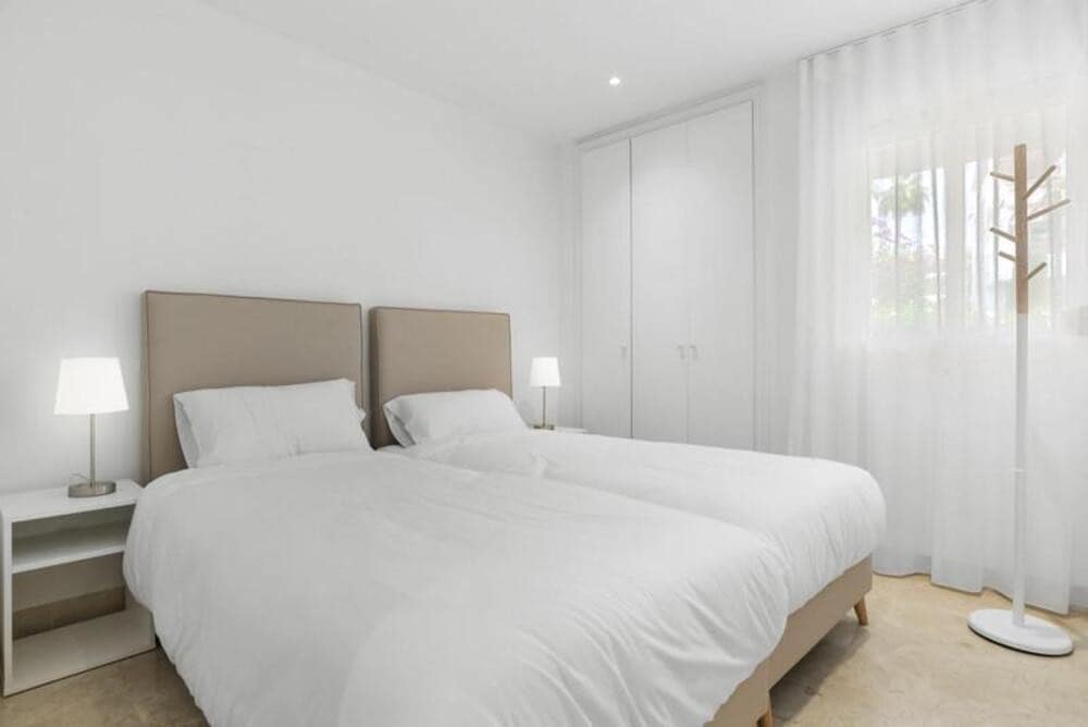 3 bedroom Apartment for rent in Estepona with pool garage - € 2,400 (Ref: 9961912)