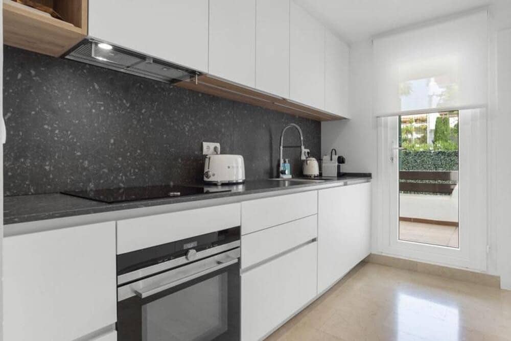 3 bedroom Apartment for rent in Estepona with pool garage - € 2,400 (Ref: 9961912)