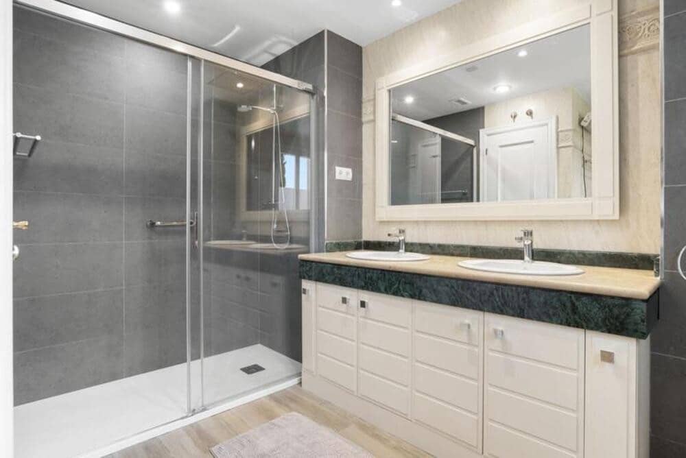 3 bedroom Apartment for rent in Estepona with pool garage - € 2,400 (Ref: 9961912)