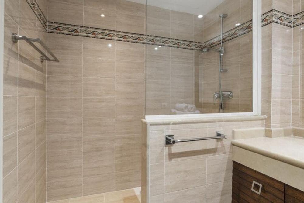 3 bedroom Apartment for rent in Estepona with pool garage - € 2,400 (Ref: 9961912)
