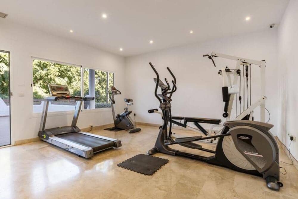 3 bedroom Apartment for rent in Estepona with pool garage - € 2,400 (Ref: 9961912)