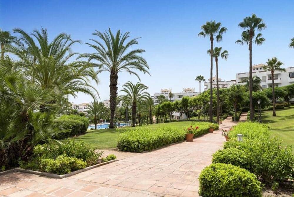 3 bedroom Apartment for rent in Estepona with pool garage - € 2,400 (Ref: 9961912)
