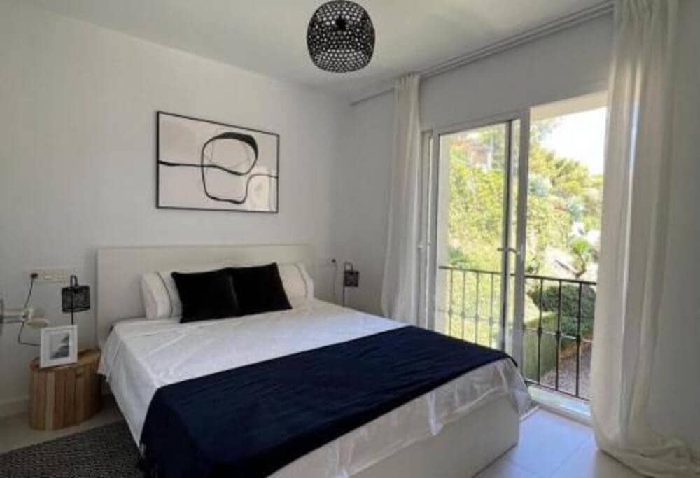 Ático de 4 habitaciones en La Quinta en alquiler con piscina garaje - 4.200 € (Ref: 9964605)