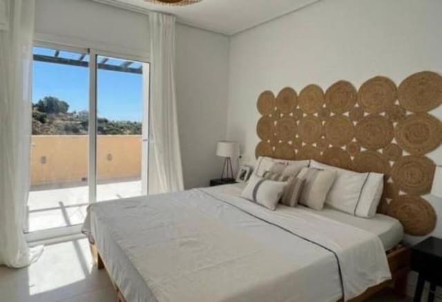 Ático de 4 habitaciones en La Quinta, Benahavís en alquiler con piscina garaje - 4.200 € (Ref: 9964605)