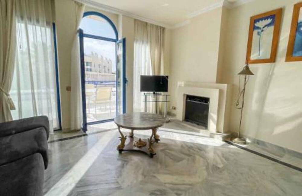 2 soverom Leilighet til leie i Marbella med svømmebasseng garasje - € 2 100 (Ref: 9966040)
