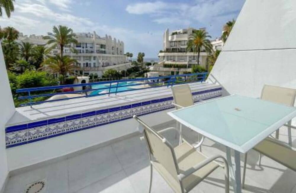 2 soverom Leilighet til leie i Marbella med svømmebasseng garasje - € 2 100 (Ref: 9966040)