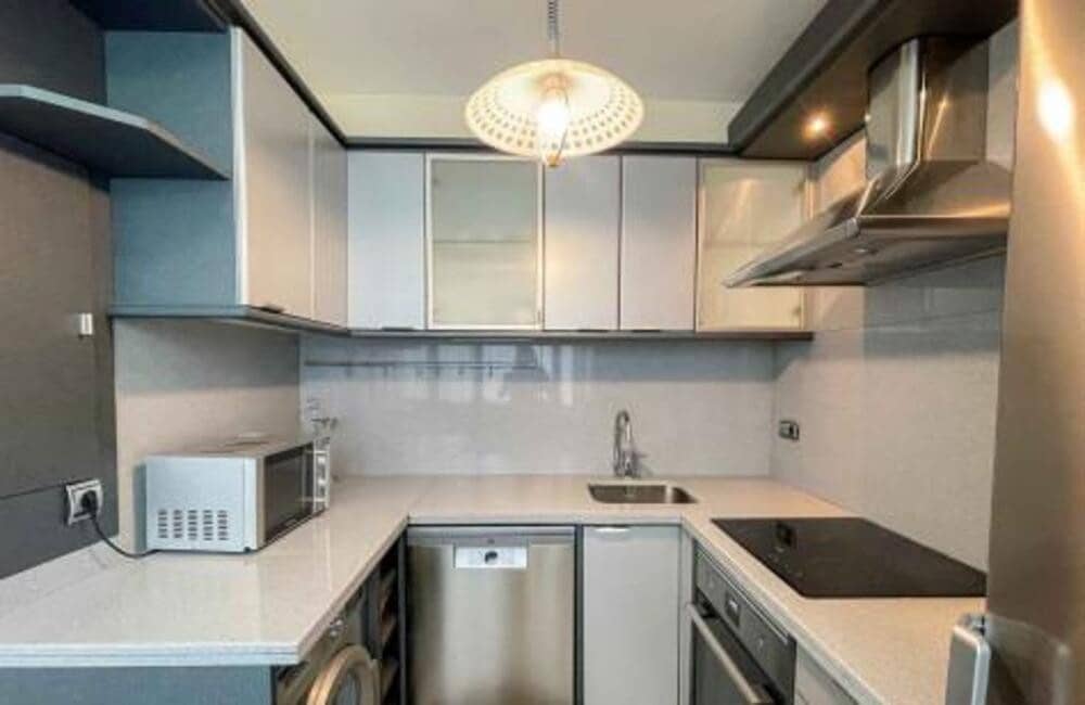 2 soverom Leilighet til leie i Marbella med svømmebasseng garasje - € 2 100 (Ref: 9966040)