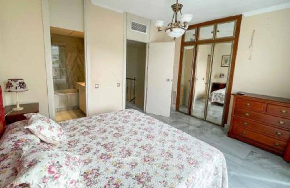 2 soverom Leilighet til leie i Marbella med svømmebasseng garasje - € 2 100 (Ref: 9966040)