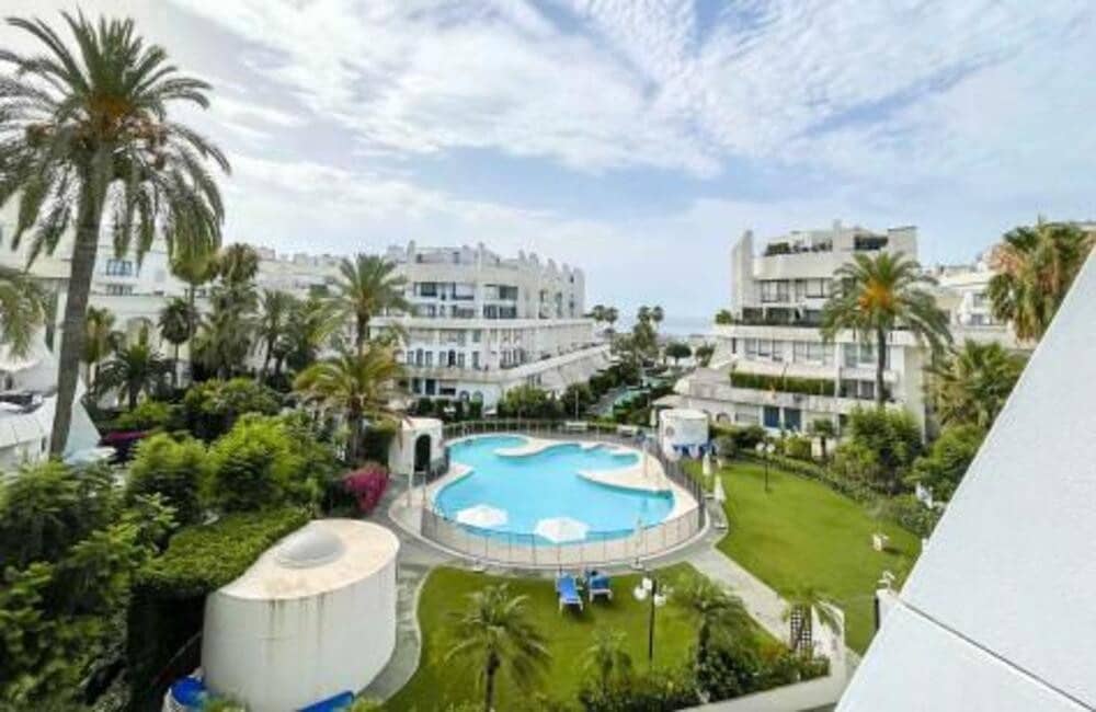 2 soverom Leilighet til leie i Marbella med svømmebasseng garasje - € 2 100 (Ref: 9966040)