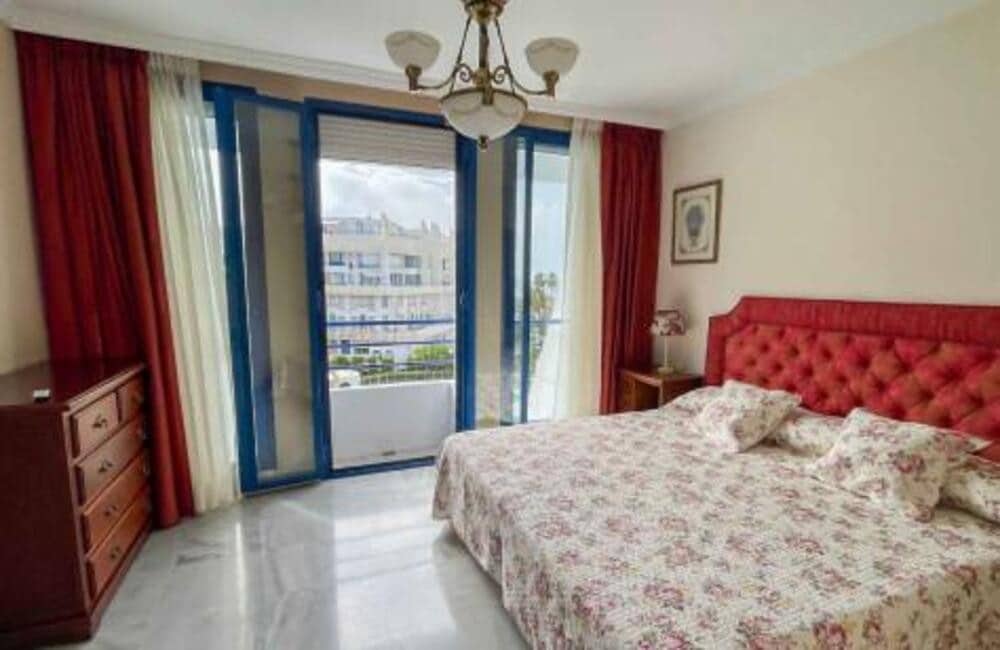 2 soverom Leilighet til leie i Marbella med svømmebasseng garasje - € 2 100 (Ref: 9966040)