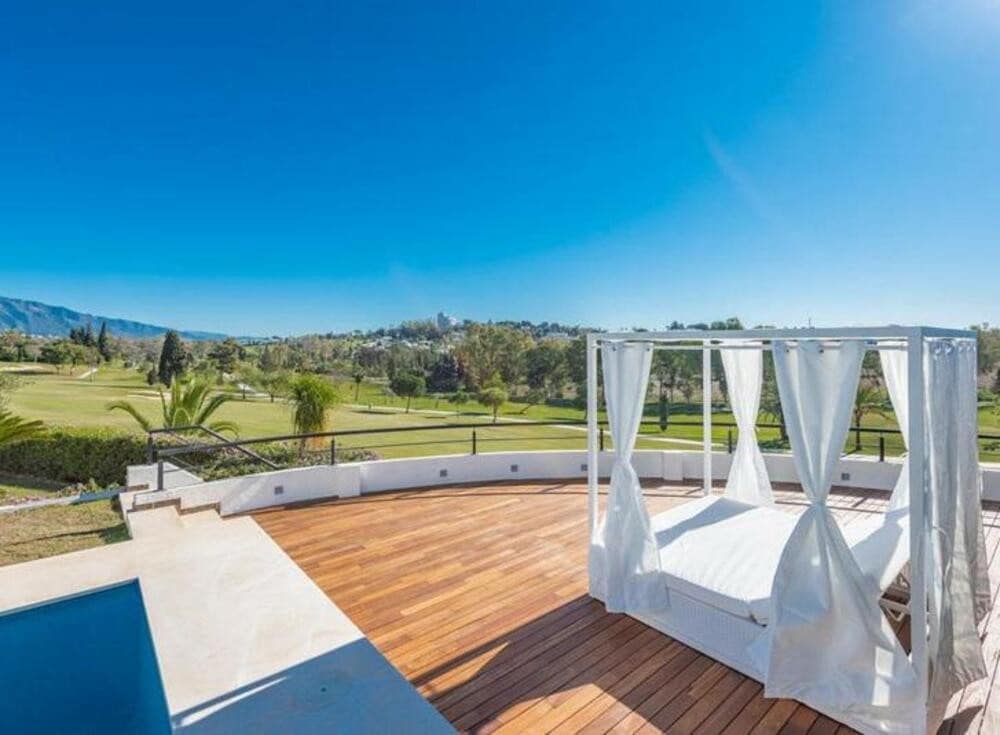 4 bedroom Villa for rent in El Paraiso with pool garage - € 10,000 (Ref: 9969246)