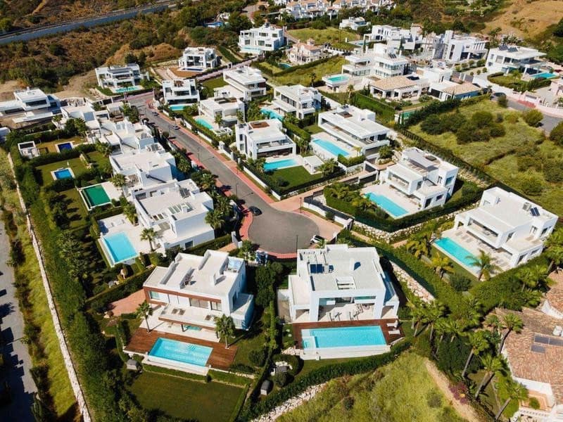 6 soveværelse Villa til salg i Nueva Andalucia med swimmingpool garage - € 3.395.000 (Ref: 9969248)