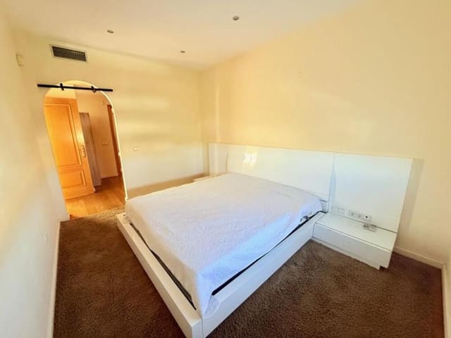 5 quarto Penthouse para arrendar em Nagüeles Alto, Marbella com piscina garagem - 3 000 € (Ref: 9969250)