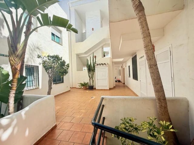 5 quarto Penthouse para arrendar em Nagüeles Alto, Marbella com piscina garagem - 3 000 € (Ref: 9969250)