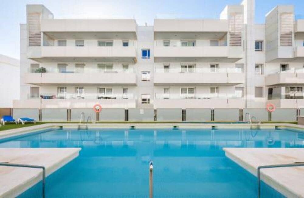 2 soverom Leilighet til leie i San Pedro de Alcantara med svømmebasseng garasje - € 2 400 (Ref: 9974573)