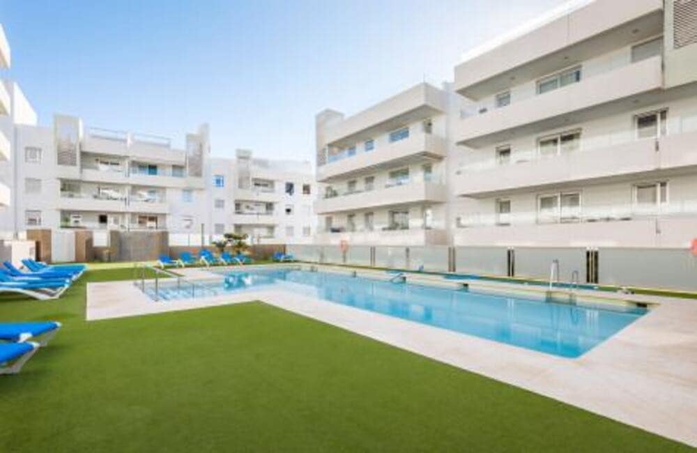 2 soverom Leilighet til leie i San Pedro de Alcantara med svømmebasseng garasje - € 2 400 (Ref: 9974573)