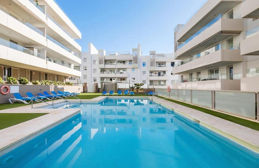 2 soverom Leilighet til leie i San Pedro de Alcantara med svømmebasseng garasje - € 2 400 (Ref: 9974573)
