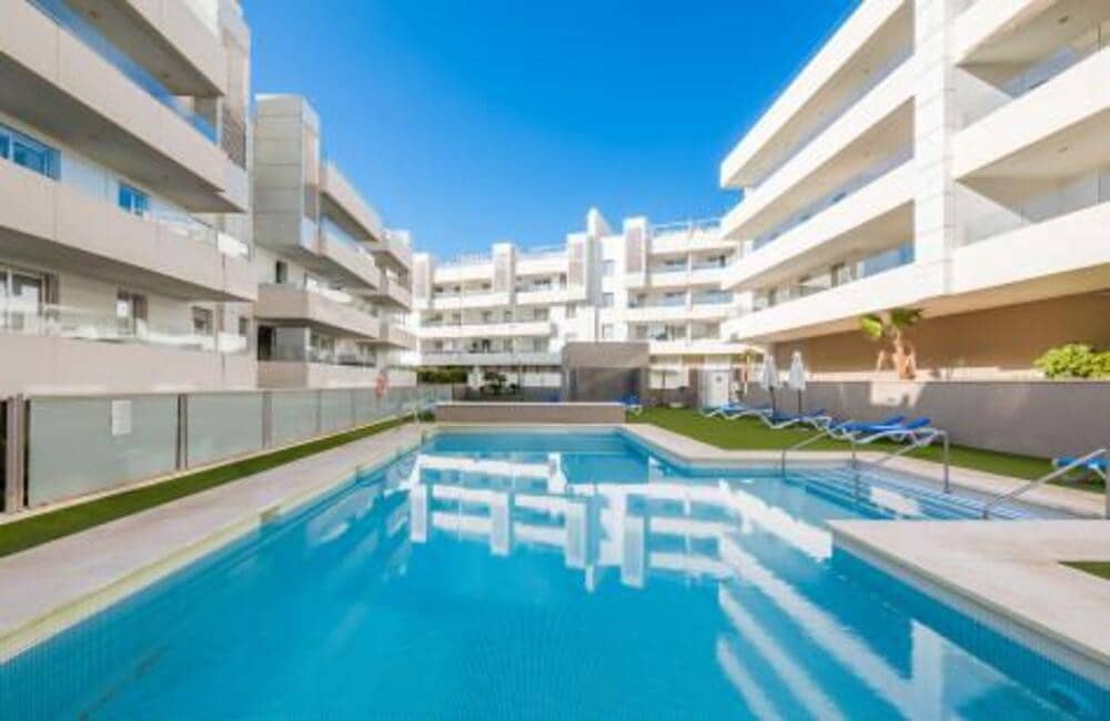2 soverom Leilighet til leie i San Pedro de Alcantara med svømmebasseng garasje - € 2 400 (Ref: 9974573)