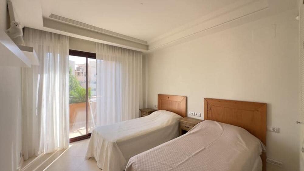 3 quarto Apartamento para arrendar em Estepona com piscina garagem - 4 000 € (Ref: 9976721)