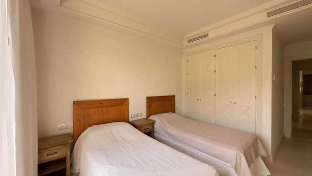 3 quarto Apartamento para arrendar em Estepona com piscina garagem - 4 000 € (Ref: 9976721)