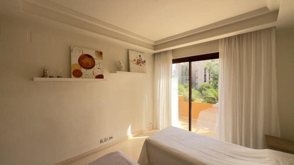 3 quarto Apartamento para arrendar em Estepona com piscina garagem - 4 000 € (Ref: 9976721)