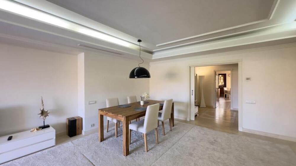 3 quarto Apartamento para arrendar em Estepona com piscina garagem - 4 000 € (Ref: 9976721)