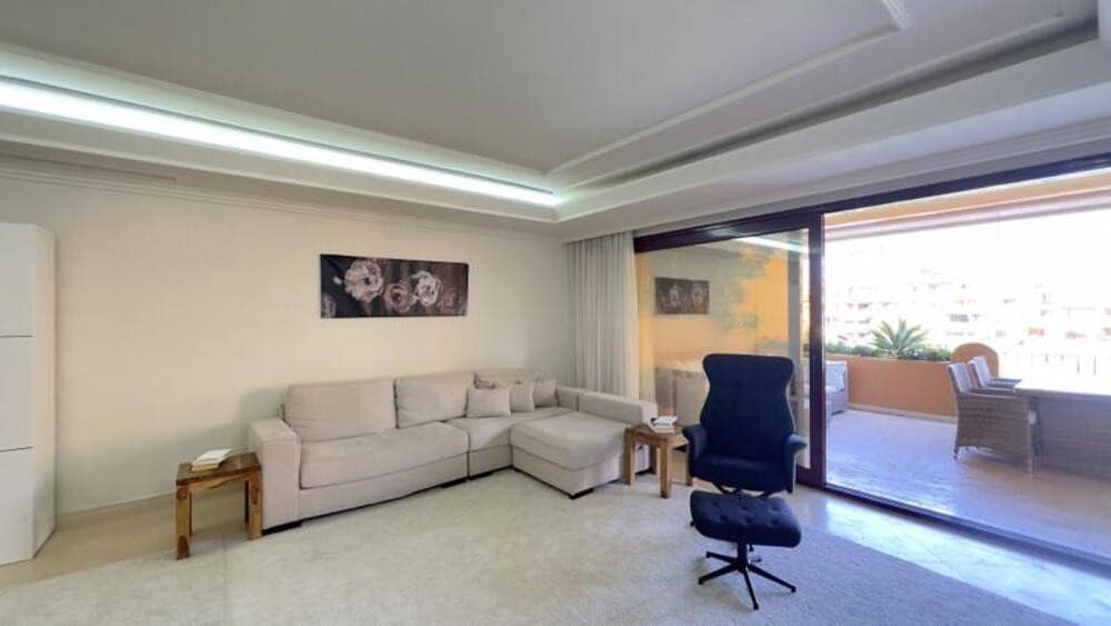 3 quarto Apartamento para arrendar em Estepona com piscina garagem - 4 000 € (Ref: 9976721)