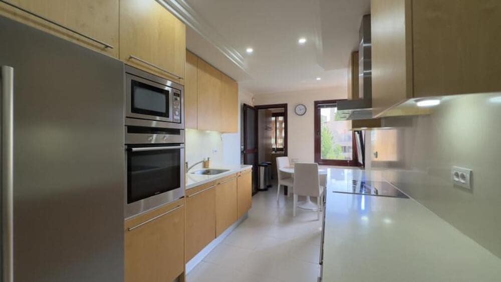 3 quarto Apartamento para arrendar em Estepona com piscina garagem - 4 000 € (Ref: 9976721)